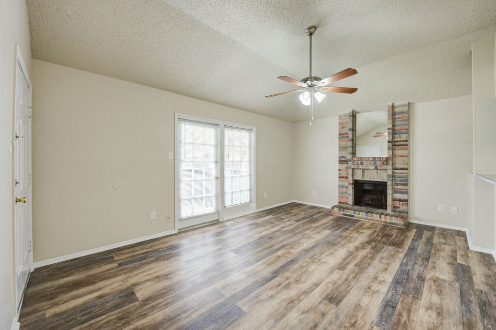 11-web-or-mls-7015-woodsman-trail