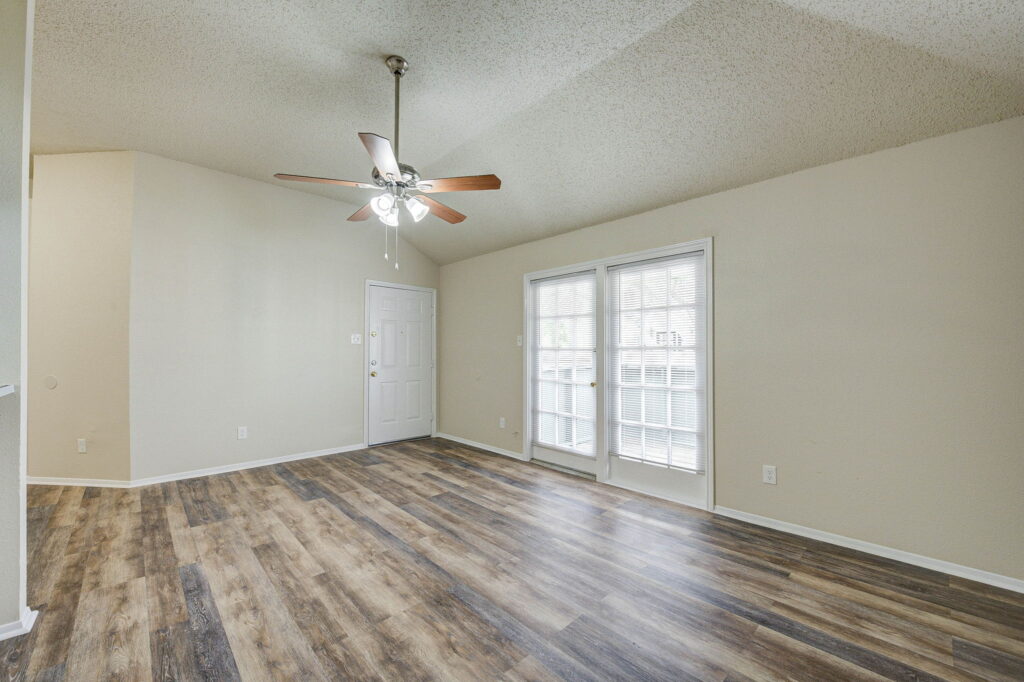 14-web-or-mls-7015-woodsman-trail