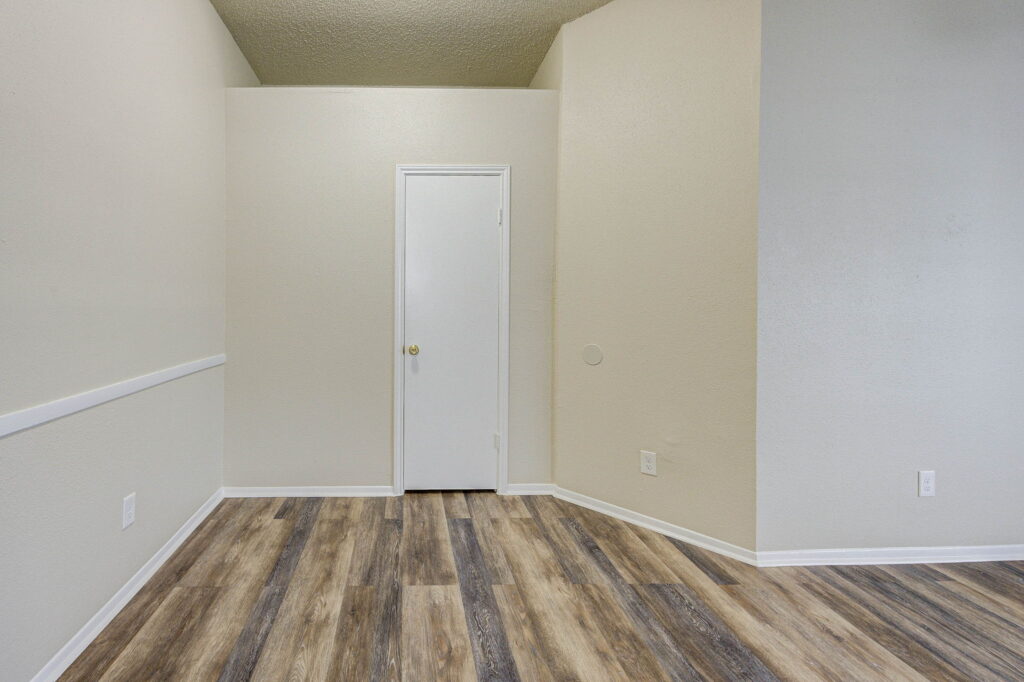 27-web-or-mls-7015-woodsman-trail
