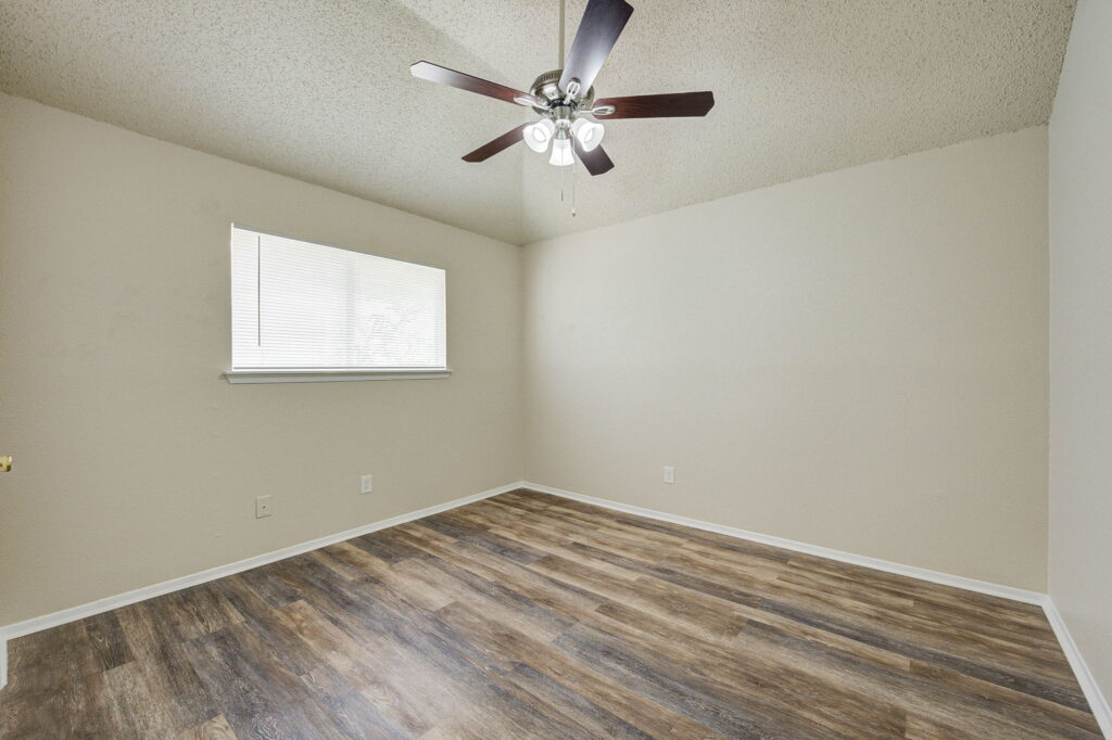 29-web-or-mls-7015-woodsman-trail