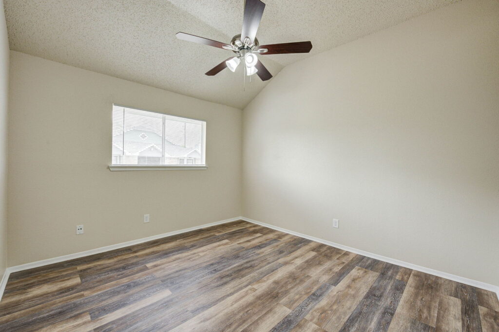 32-web-or-mls-7015-woodsman-trail