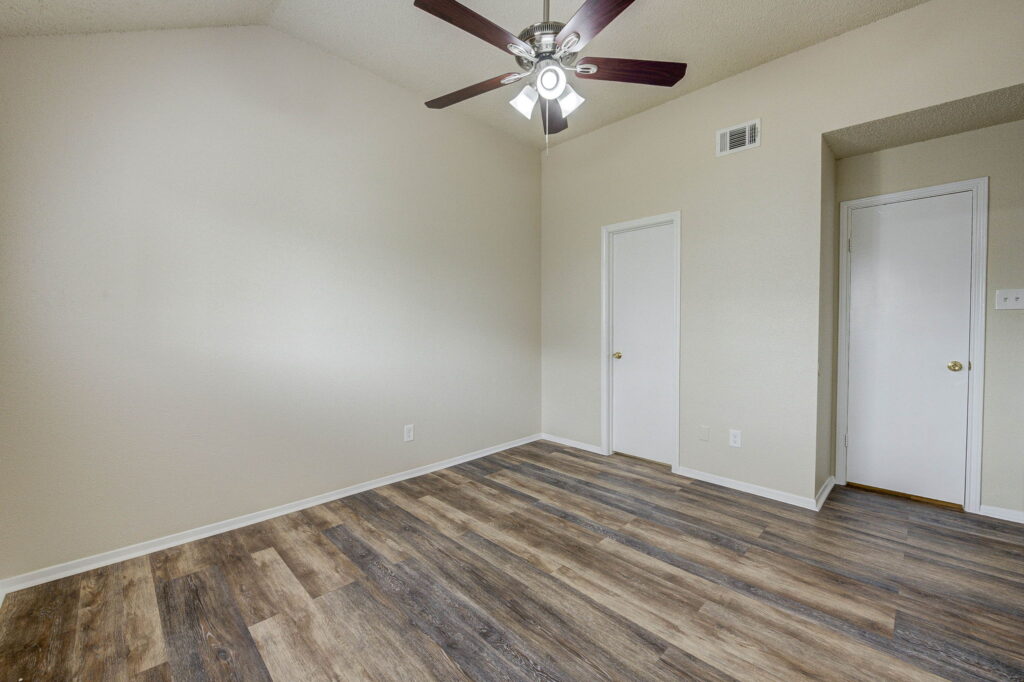 37-web-or-mls-7015-woodsman-trail
